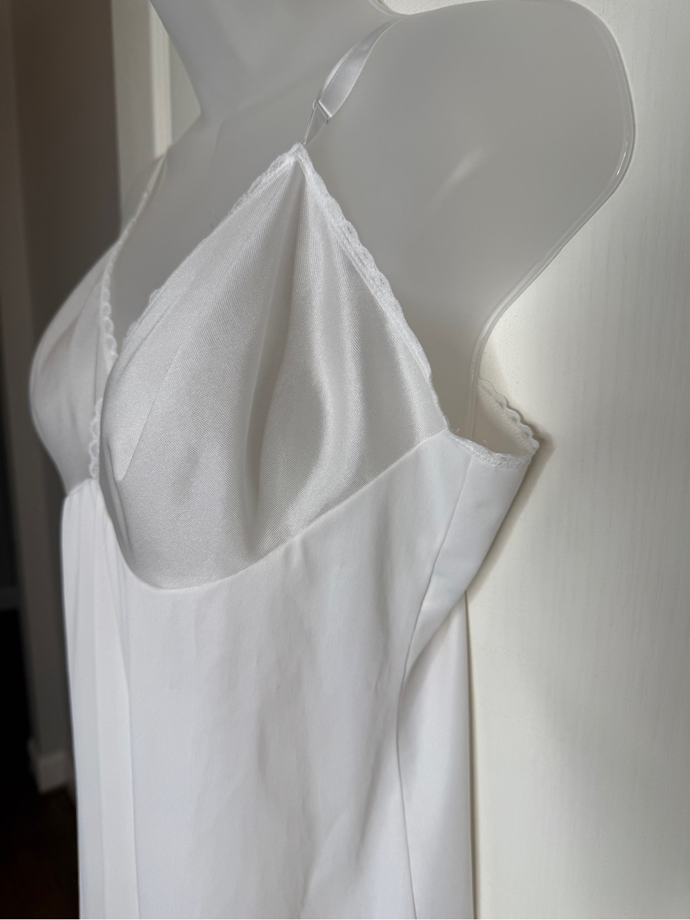 Vintage Vanity Fair Women’s White Maxi Nylon Tricot Adjust Strap Slip USA 38LL - Picture 4 of 12
